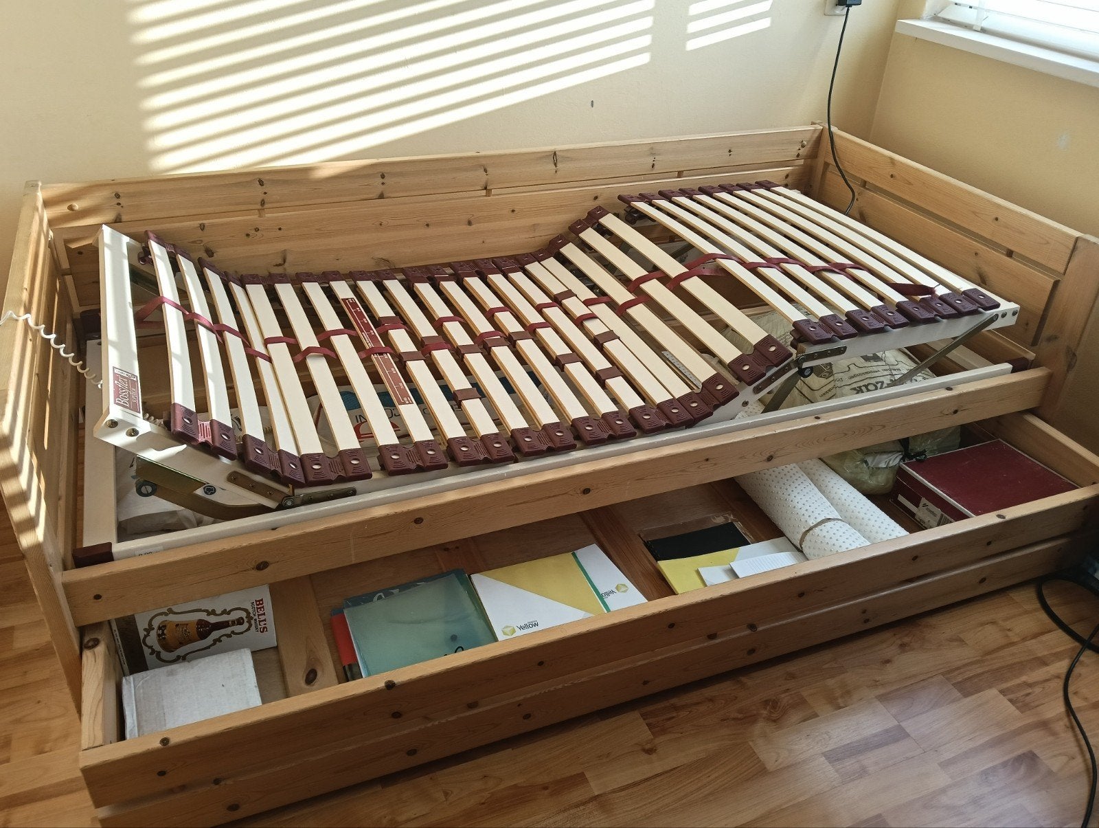 Elektrisch verstelbaar hoog-laag bed, Ophalen, 90 cm, Eenpersoons, Bruin
