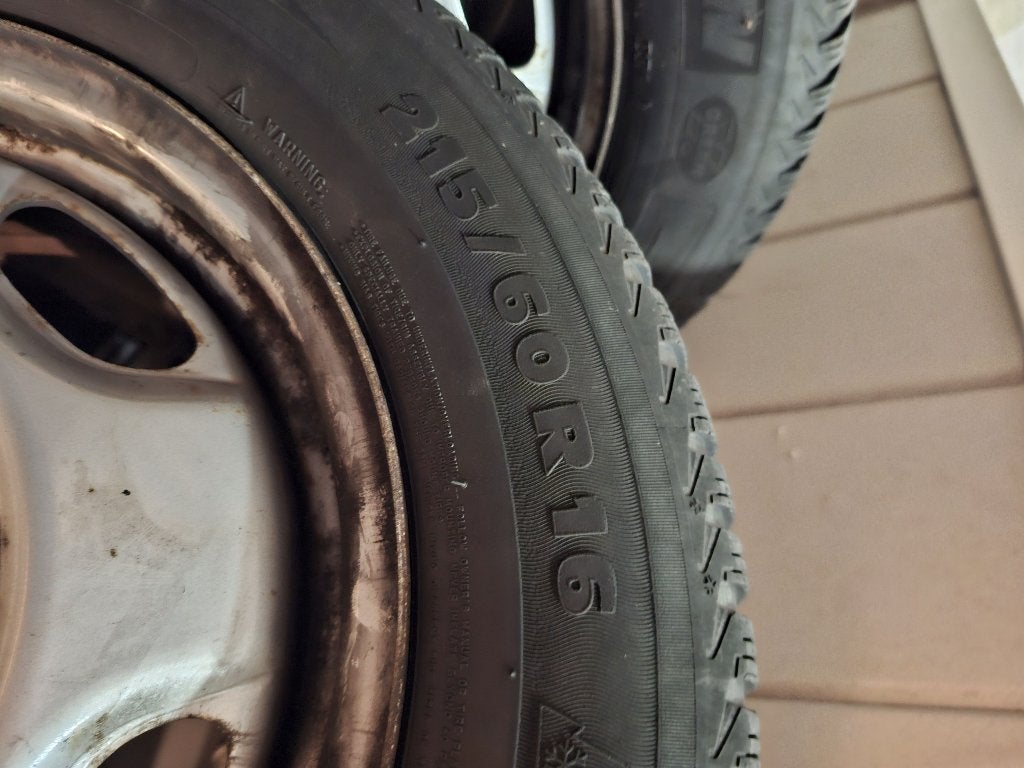 Te koop winterbanden op stalen velg, Auto-onderdelen, Banden en Velgen, Ophalen, 16 inch, Banden en Velgen, Winterbanden