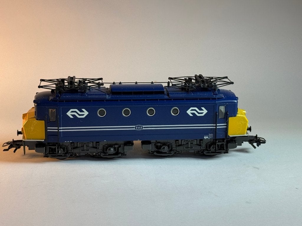 Märklin 3424 H0 E-loc NS 1117 blauw gele neus Delta digitaal, Wisselstroom, Locomotief, Ophalen of Verzenden, Service@maerklin.de