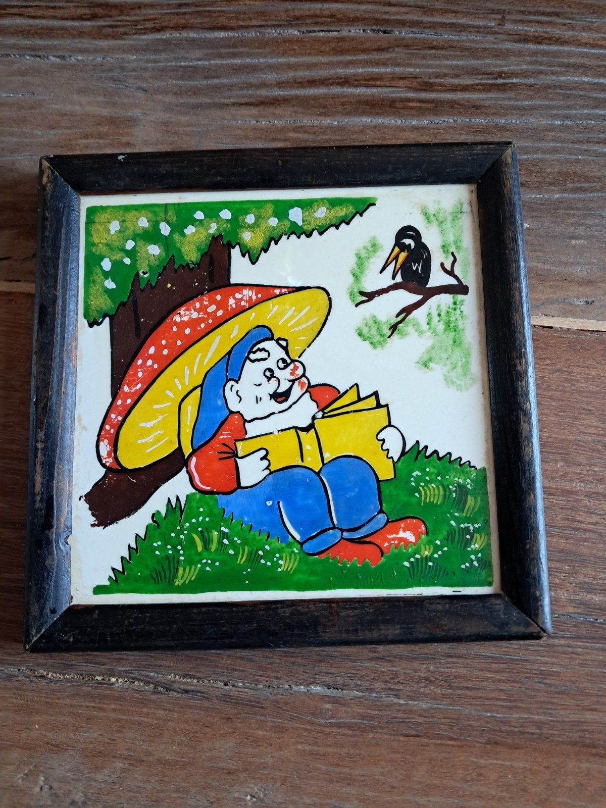 Vintage Mosa Wandtegel: Vrolijke Lezende Kabouter, Ophalen of Verzenden