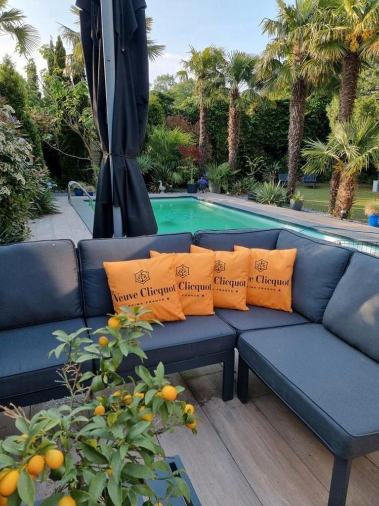 Veuve Clicquot Kussenshoesjes NIEUW‼️, Huis en Inrichting, Ophalen of Verzenden, Nieuw, Oranje, Vierkant