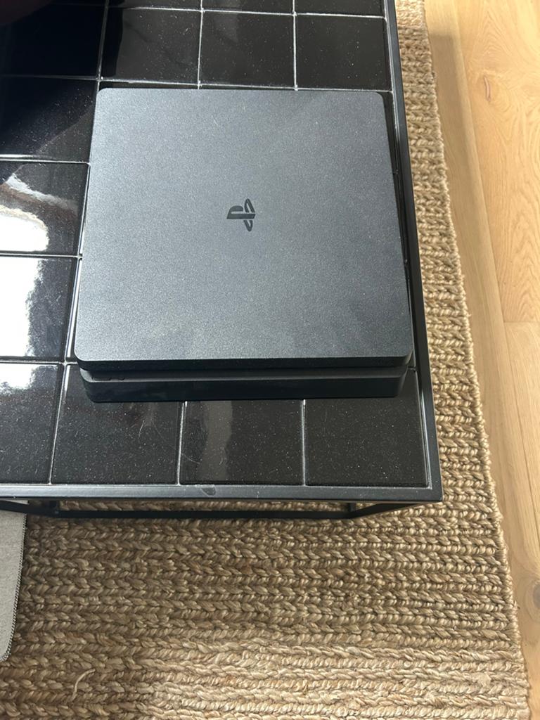 Ps4 slim, Ophalen of Verzenden, Gebruikt, Zonder controller, Slim