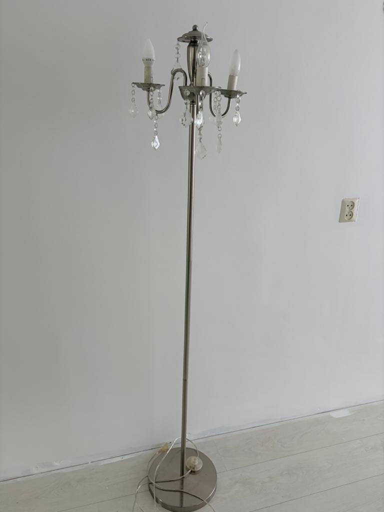 Elegante staande lamp met kristallen details, Ophalen of Verzenden, Gebruikt, Metaal, 150 tot 200 cm