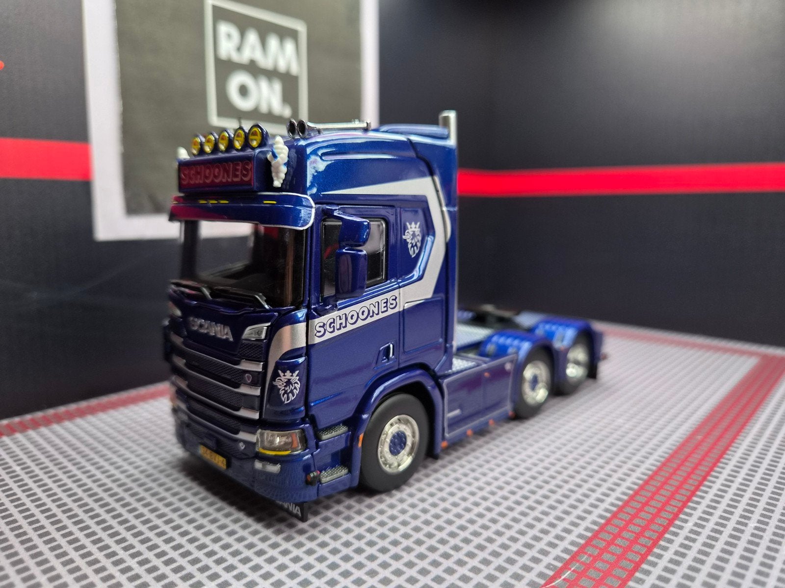 1/50 Scania R-Serie 6x2 V8 Schoones B.V., Ophalen of Verzenden, Zo goed als nieuw, Bus of Vrachtwagen, Overige merken