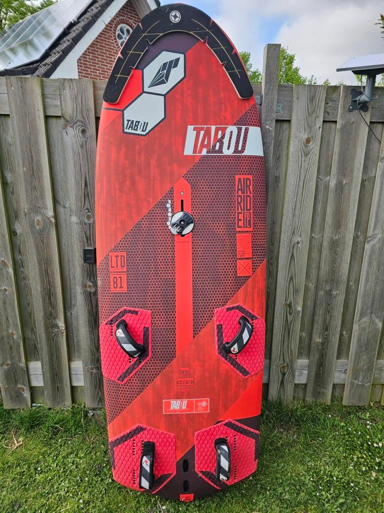 Tabou Air Ride 81 Windfoilboard - Zo goed als nieuw, Watersport en Boten, Windsurfen, Ophalen, Zo goed als nieuw, Minder dan 250 cm