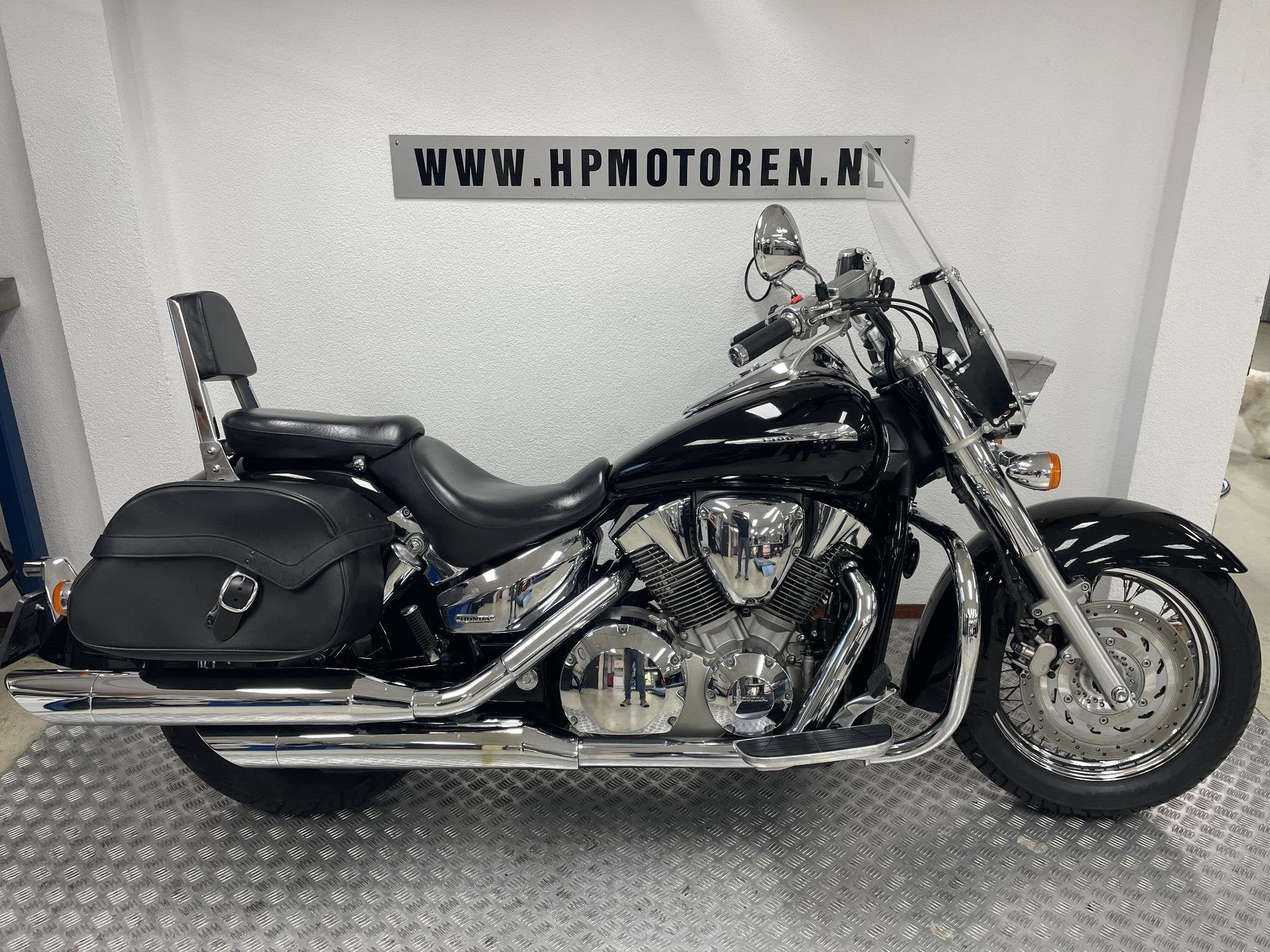 Honda VTX1300 VTX 1300 S SHADOW BLACK BOVAGGARANTIE FULL, Motoren, Rivium Boulevard 222-11
2909 LK  Capelle aan den Ijssel, NL