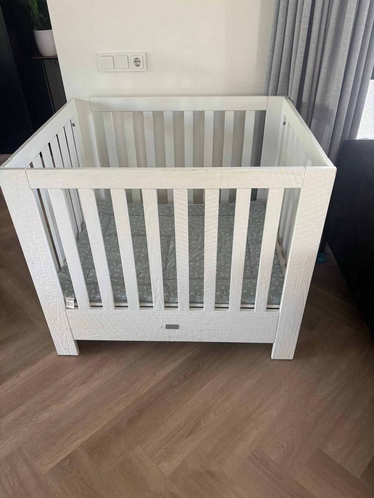 Witte houten box, in hoogte verstelbaar, Kinderen en Baby's, Ophalen, Gebruikt, Vierkant, In hoogte verstelbaar