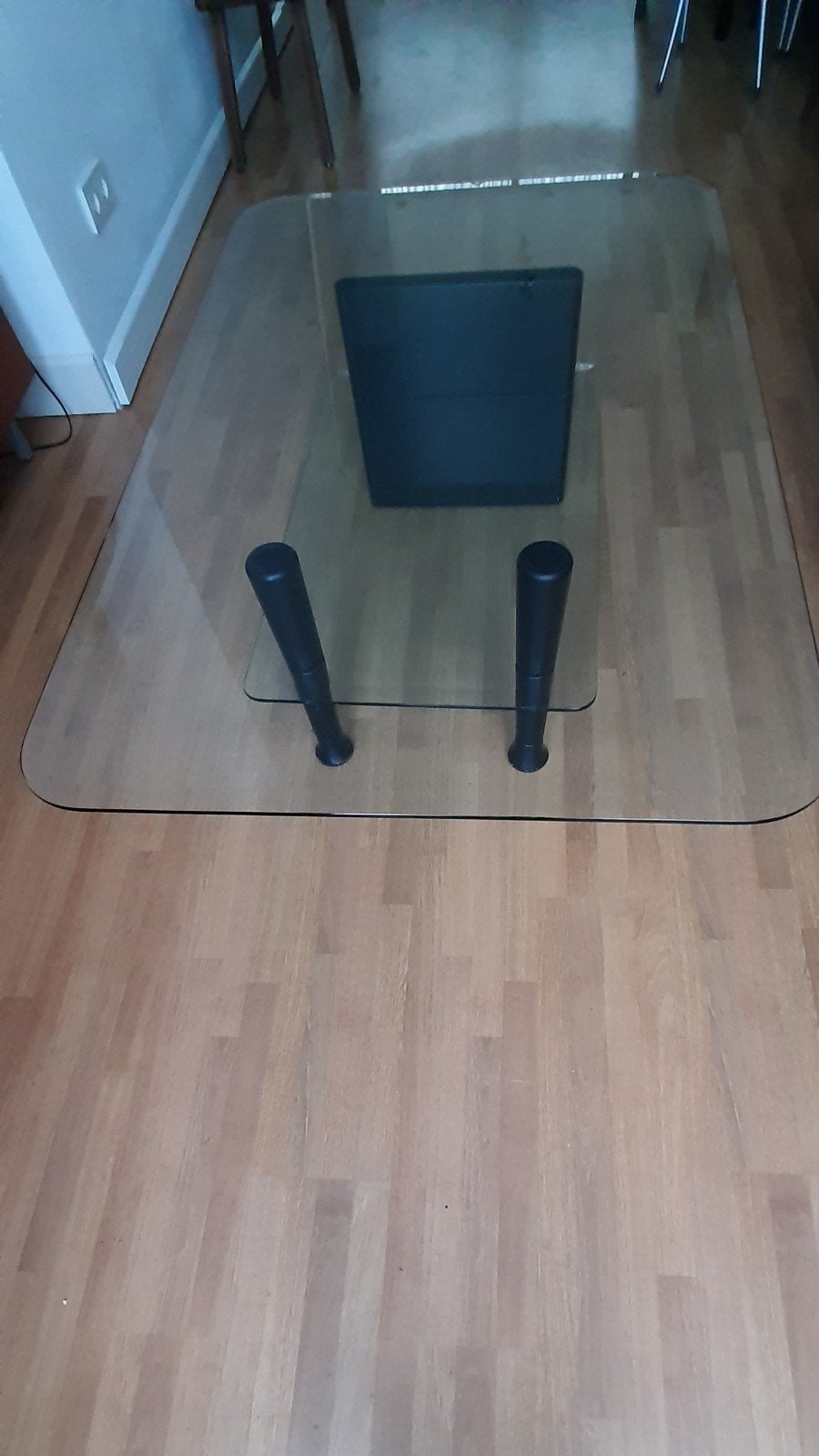 Moderne glazen salontafel met zwarte poten, gefaceerd glas, Ophalen, 100 tot 150 cm, 50 tot 100 cm, Rechthoekig