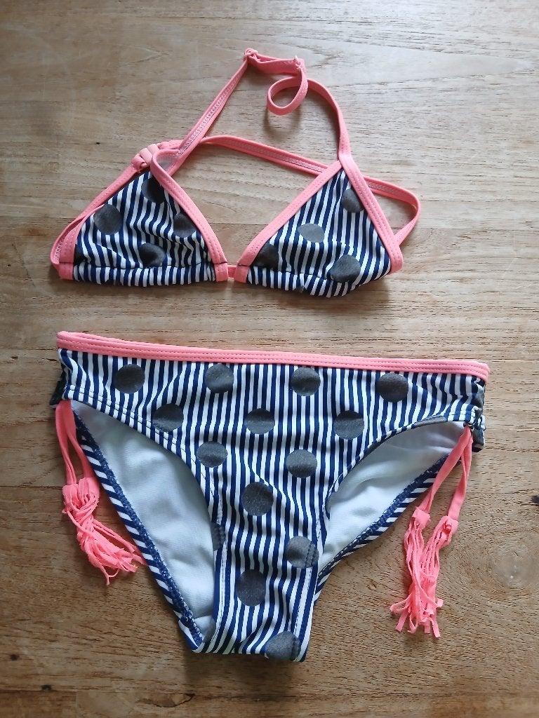 Bikini maat 146, Kinderen en Baby's, Meisje, Sport- of Zwemkleding, Ophalen of Verzenden, Zo goed als nieuw