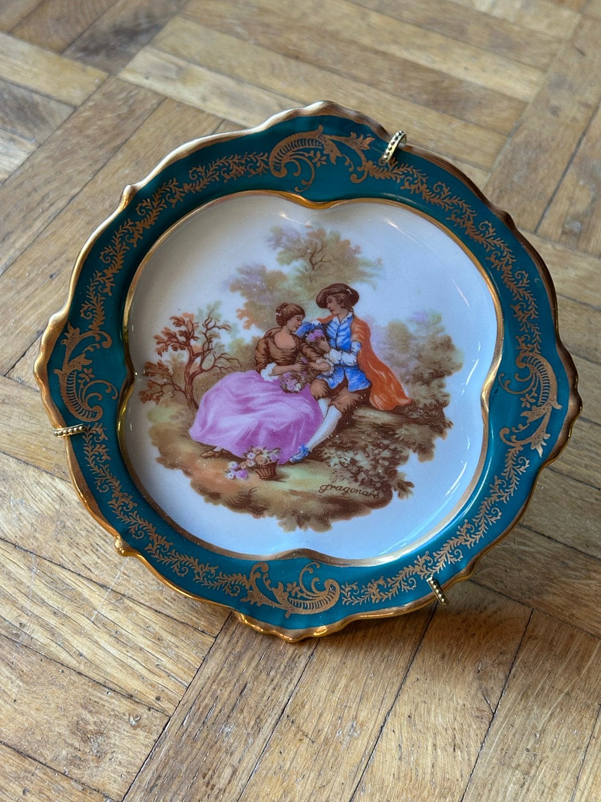 Limoges Fragonard decoratief bordje, groen met goud, Ophalen of Verzenden