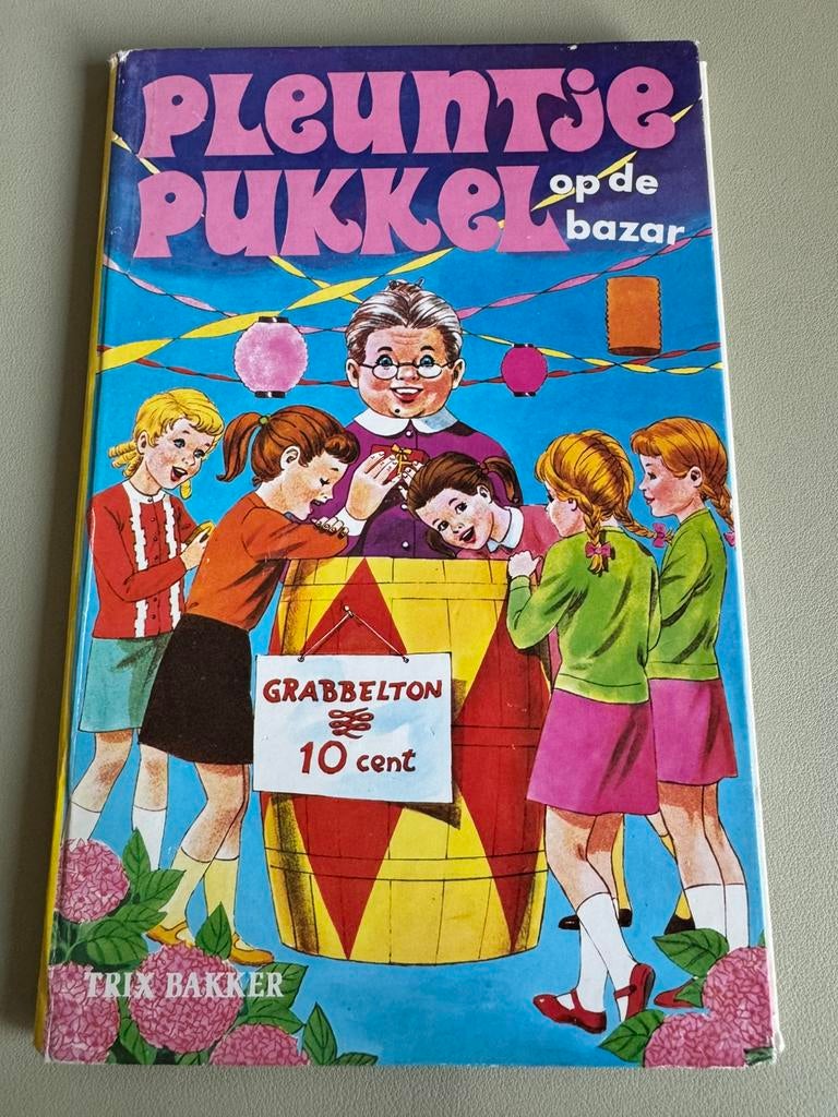 Boek Trix Bakker - Pleuntje Pukkel op de bazar, Boeken, Strips | Comics, Zo goed als nieuw, Eén comic, Europa, Ophalen of Verzenden