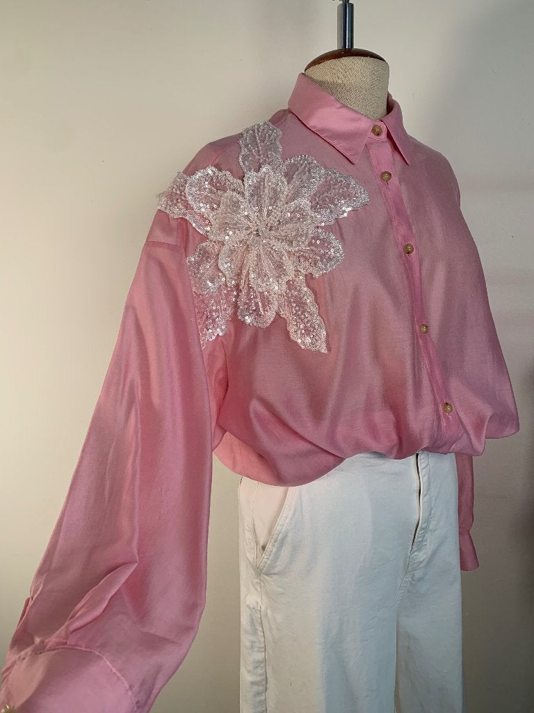 Blouse oversized lange mouw applicatie bloem roze wit L/40, Maat 38/40 (M), Verzenden, Roze, Onbekend