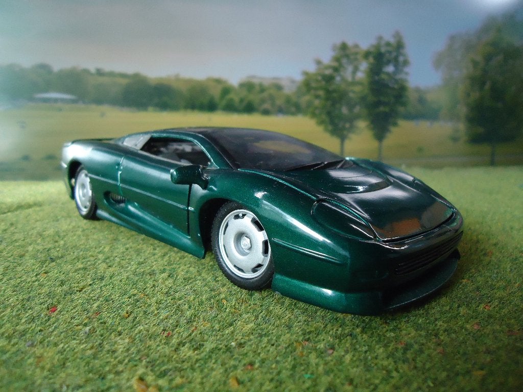 1/24 Jaguar XJ220 - Maisto, Ophalen of Verzenden, Gebruikt, Maisto