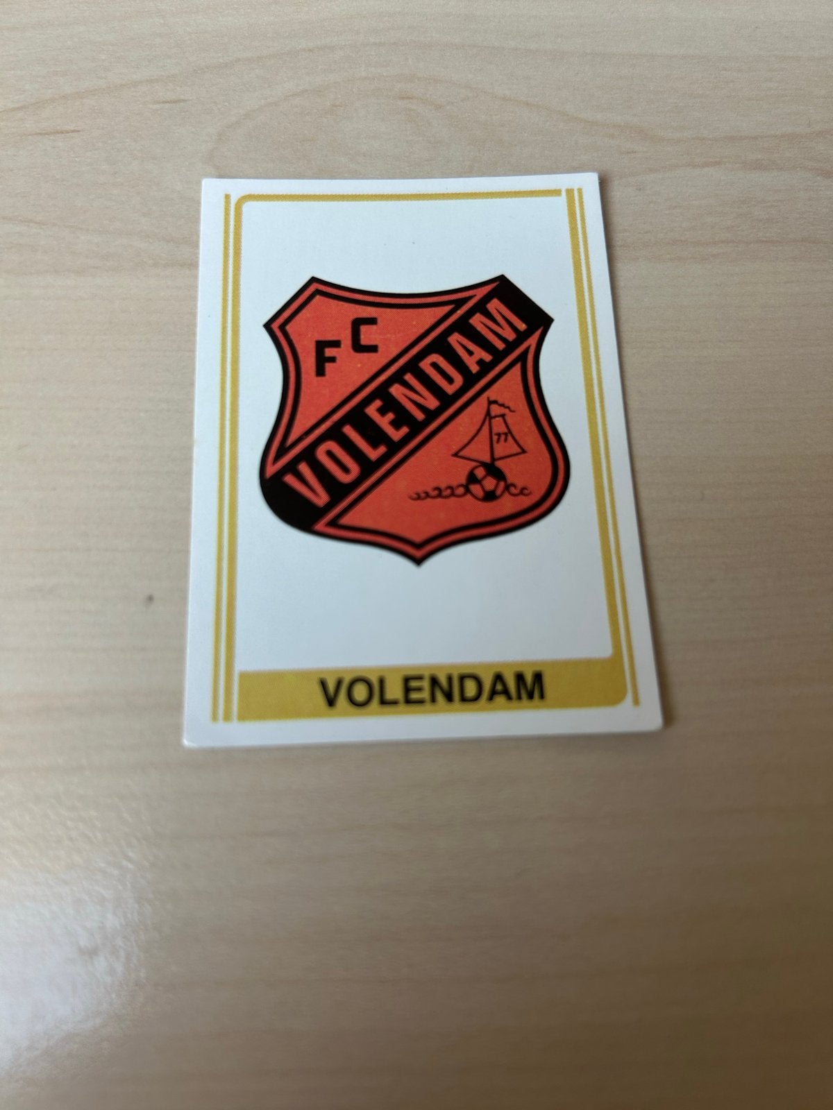 Panini Voetbal 79 Embleem FC Volendam Sticker, Ophalen of Verzenden, Zo goed als nieuw, Sport