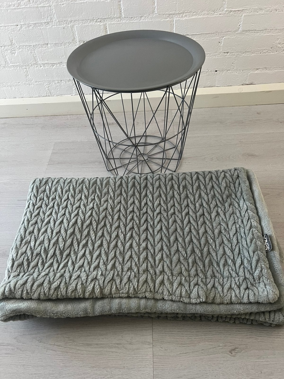 Set van plaid Senza en opbergtafeltje/mand, Huis en Inrichting, Ophalen of Verzenden, Zo goed als nieuw, Rechthoekig, Metaal