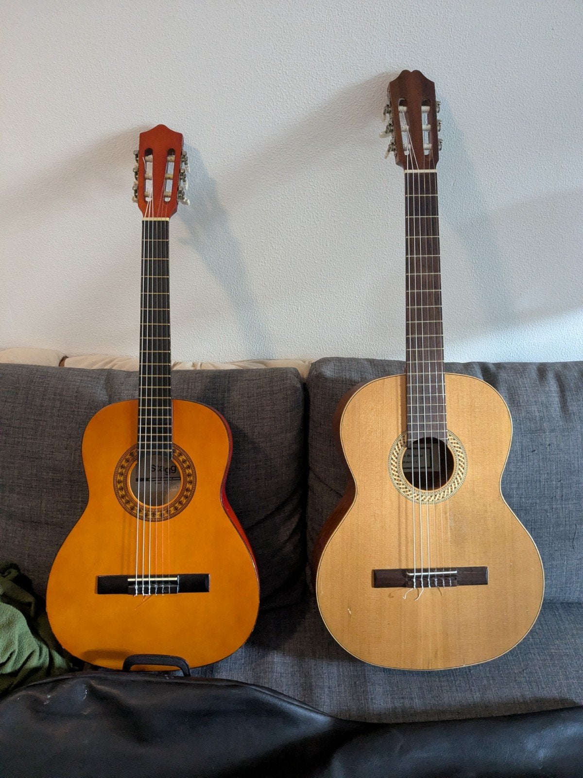 2 akoestische gitaren: Stagg+ Juan Salvador, Ophalen, Gebruikt, Klassieke of Spaanse gitaar