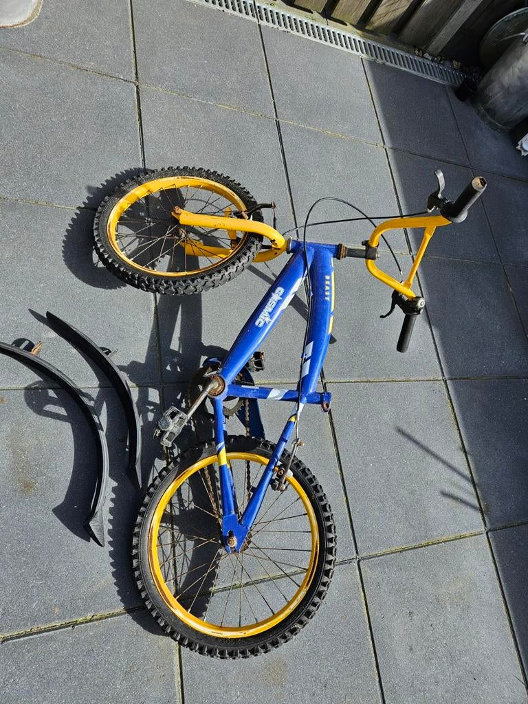 Klusfietsje zonder zadel - Blauw/Geel, Fietsen en Brommers, Fietsen | Jongens, Ophalen, Gebruikt, Cosmic, Handrem