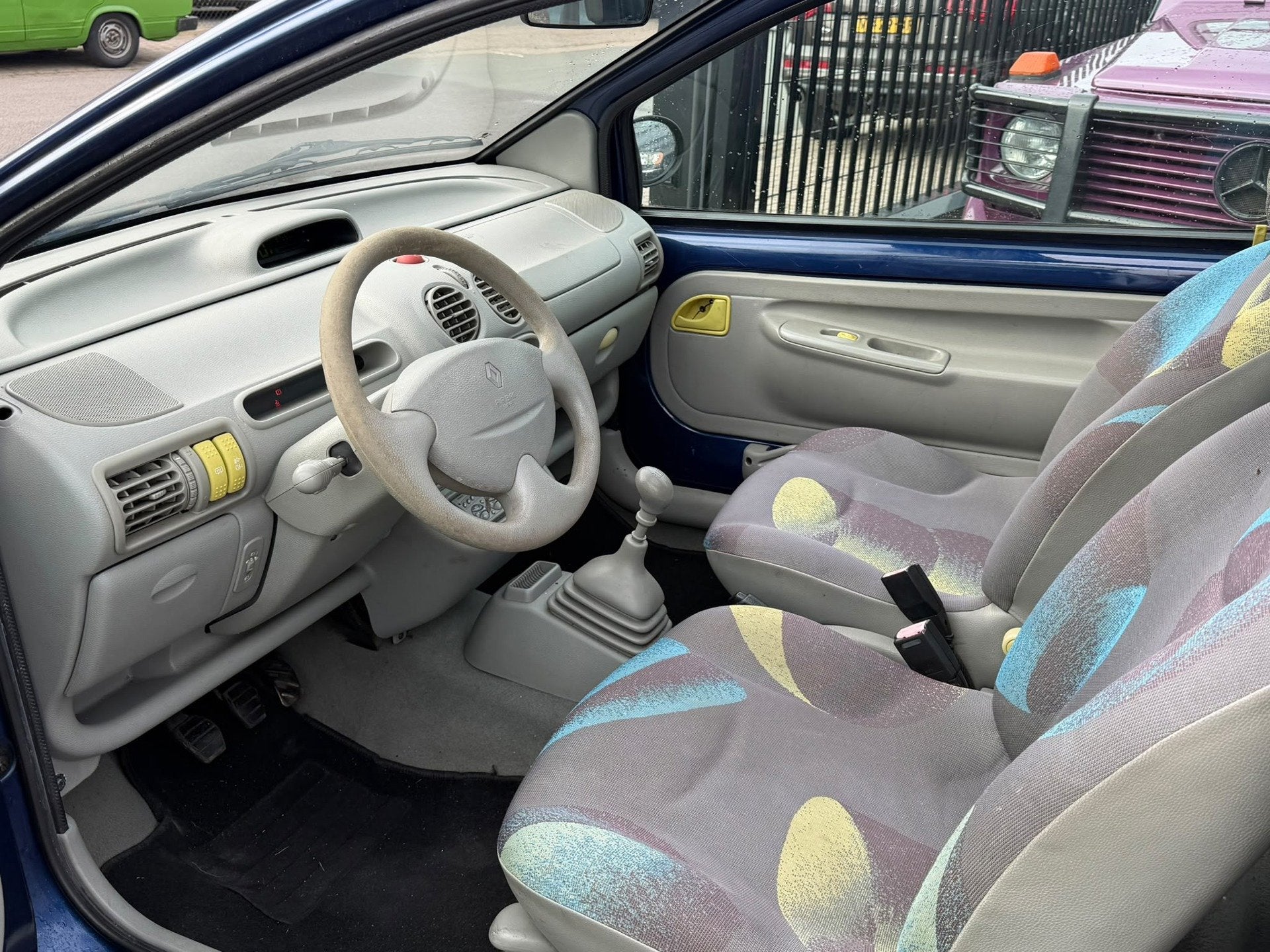 Renault Twingo 1.2 Air 2000 Panorama 90.000 KM Nieuwe APK, 4 cilinders, Origineel Nederlands, Bedrijf, Handgeschakeld