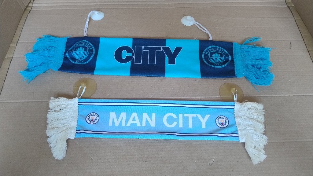2 originele Manchester City auto sjaaltjes met zuignappen, Ophalen of Verzenden, Gebruikt, Buitenlandse clubs, Vaantje of Sjaal