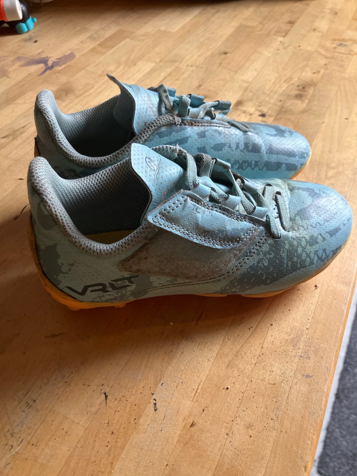 Voetbalschoenen maat 32 - lichtblauw, Maat XS of kleiner, Ophalen, Gebruikt, Schoenen
