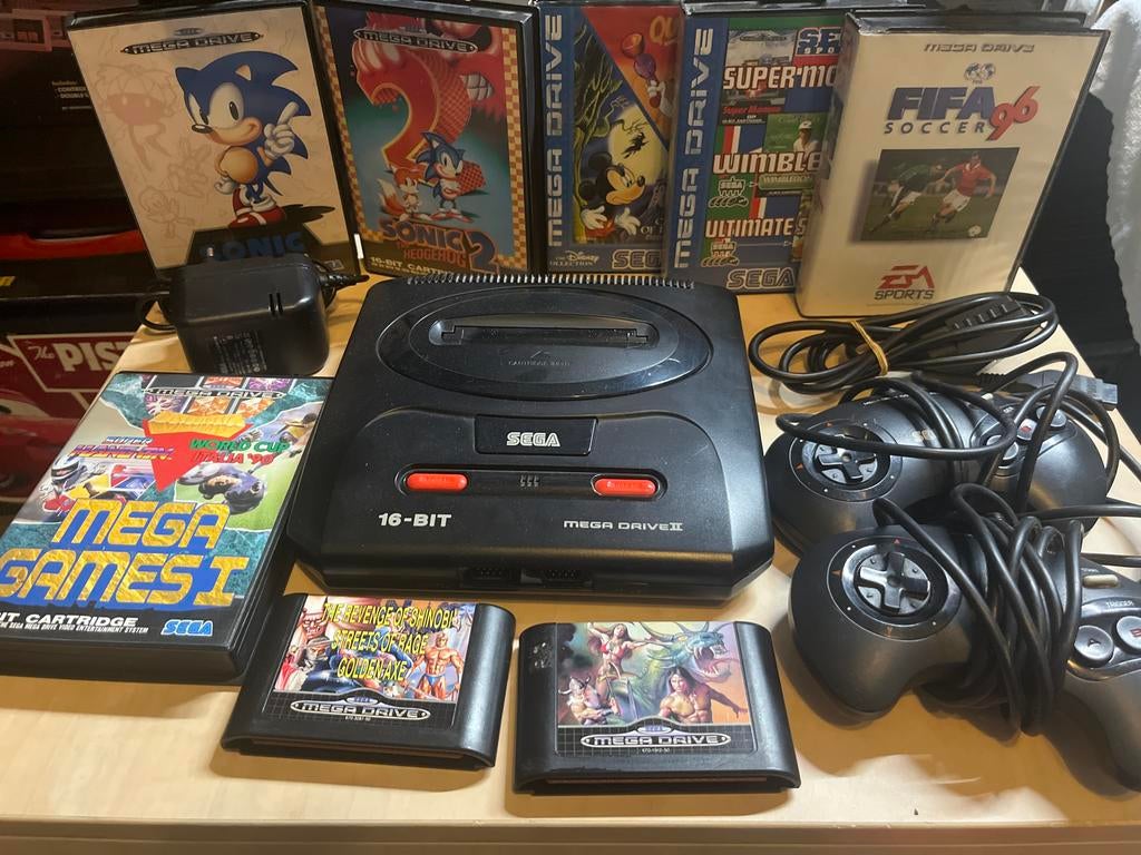 Sega Mega Drive II Console met Spellen en Controllers, Spelcomputers en Games, Spelcomputers | Sega, Mega Drive, Met 2 controllers