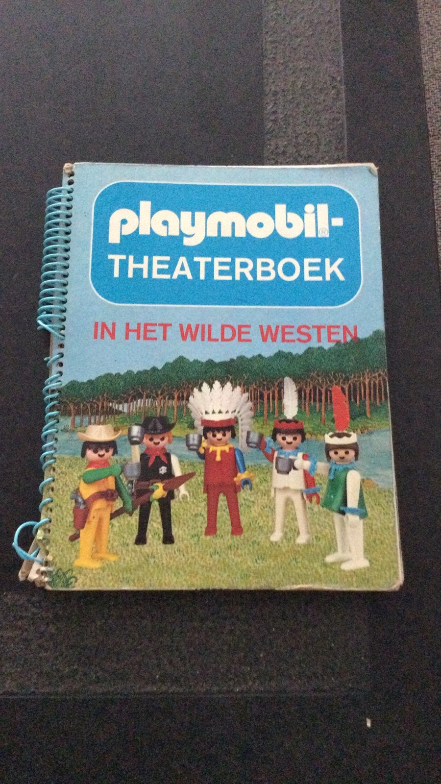 Playmobiel.  Uitleg en leesboek. 1974.1977., Boeken, Ophalen of Verzenden, Gelezen