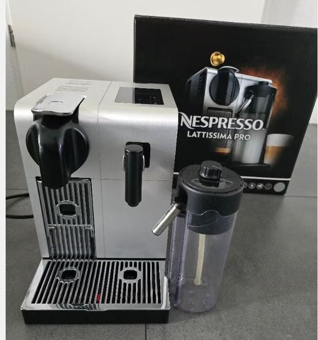 Nespresso koffie machine DE LONGHI EN 750.MB Lattissima Pro, Koffiepads en cups, Gebruikt, 10 kopjes of meer, Koffiemachine
