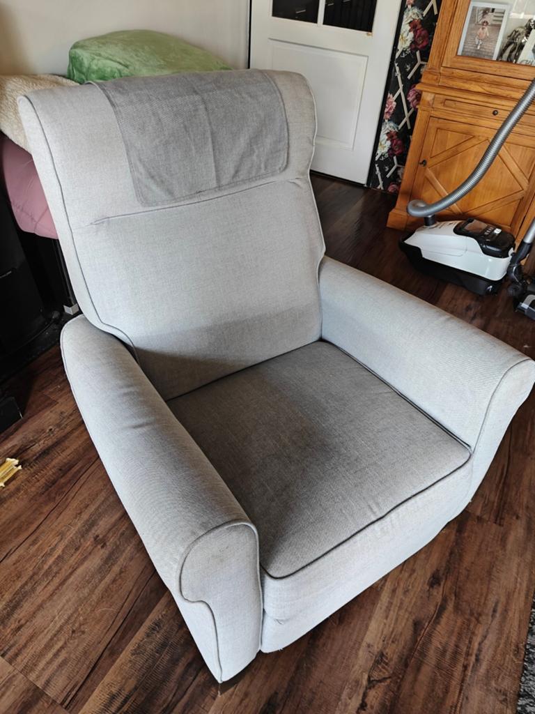 Comfortabele relaxfauteuil - Grijs stof, Huis en Inrichting, Fauteuils, Modern, Comfortabel, Gebruikt, 75 tot 100 cm, Ophalen of Verzenden