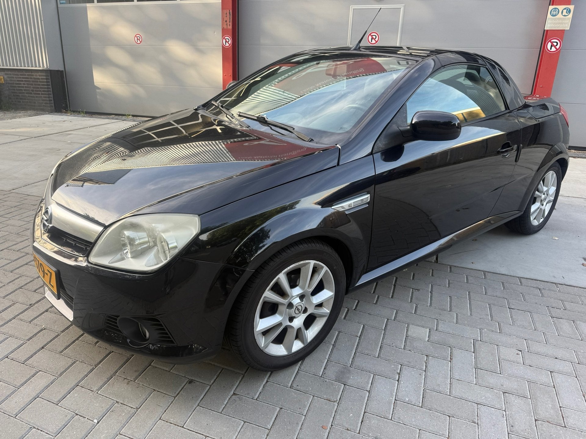Opel Tigra TwinTop 1.4-16V Rhythm, Auto's, Voorwielaandrijving, Emergency brake assist, Gebruikt, 4 cilinders