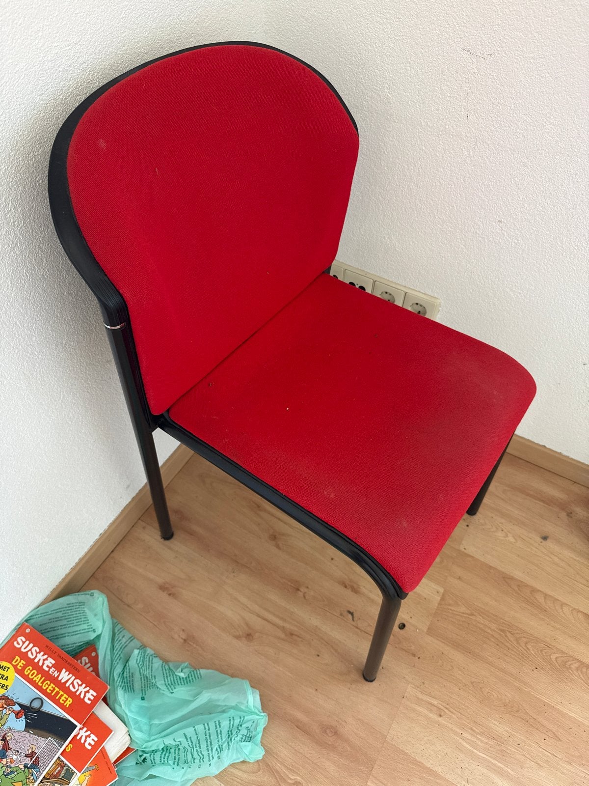 2 Rode kantoorstoelen - Comfortabel en stijlvol, Ophalen, Gebruikt, Twee, Stof