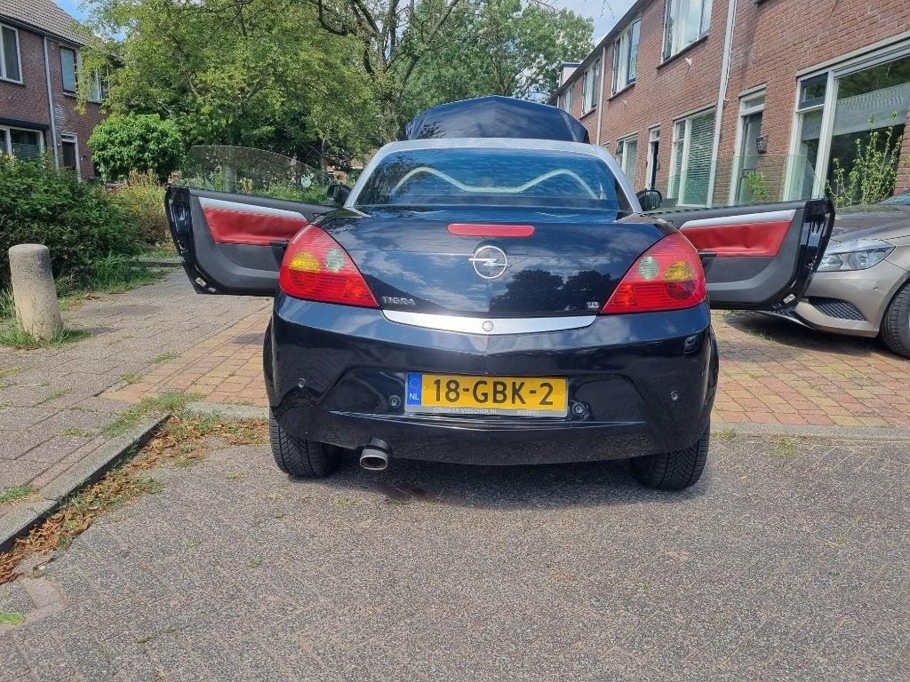Opel Tigra 1.8 16V Twintop 2008 Zwart, 125 pk, 4 cilinders, 1796 cc, Zwart