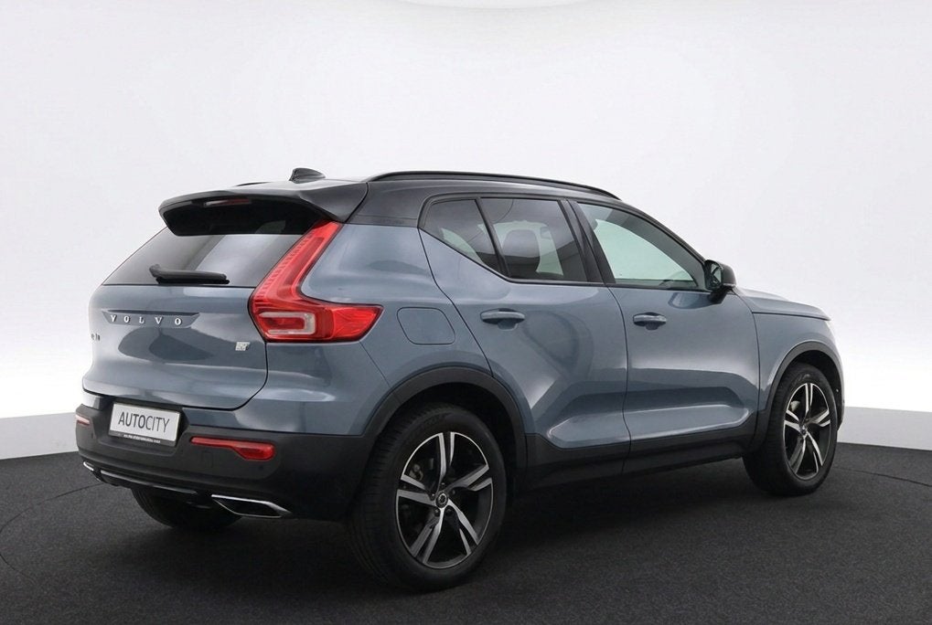 Volvo XC40 T4 R Design AWD 190 PK l Pano l Stoelverwarming l, Automaat, Gebruikt, Euro 6, 4 cilinders