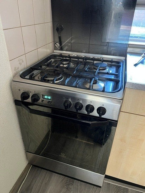Gasfornuis Indesit met oven, Ophalen, Gebruikt, 4 kookzones, Gas