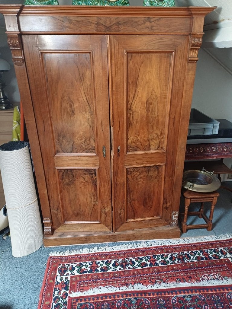 Antieke kledingkast hang., Ophalen