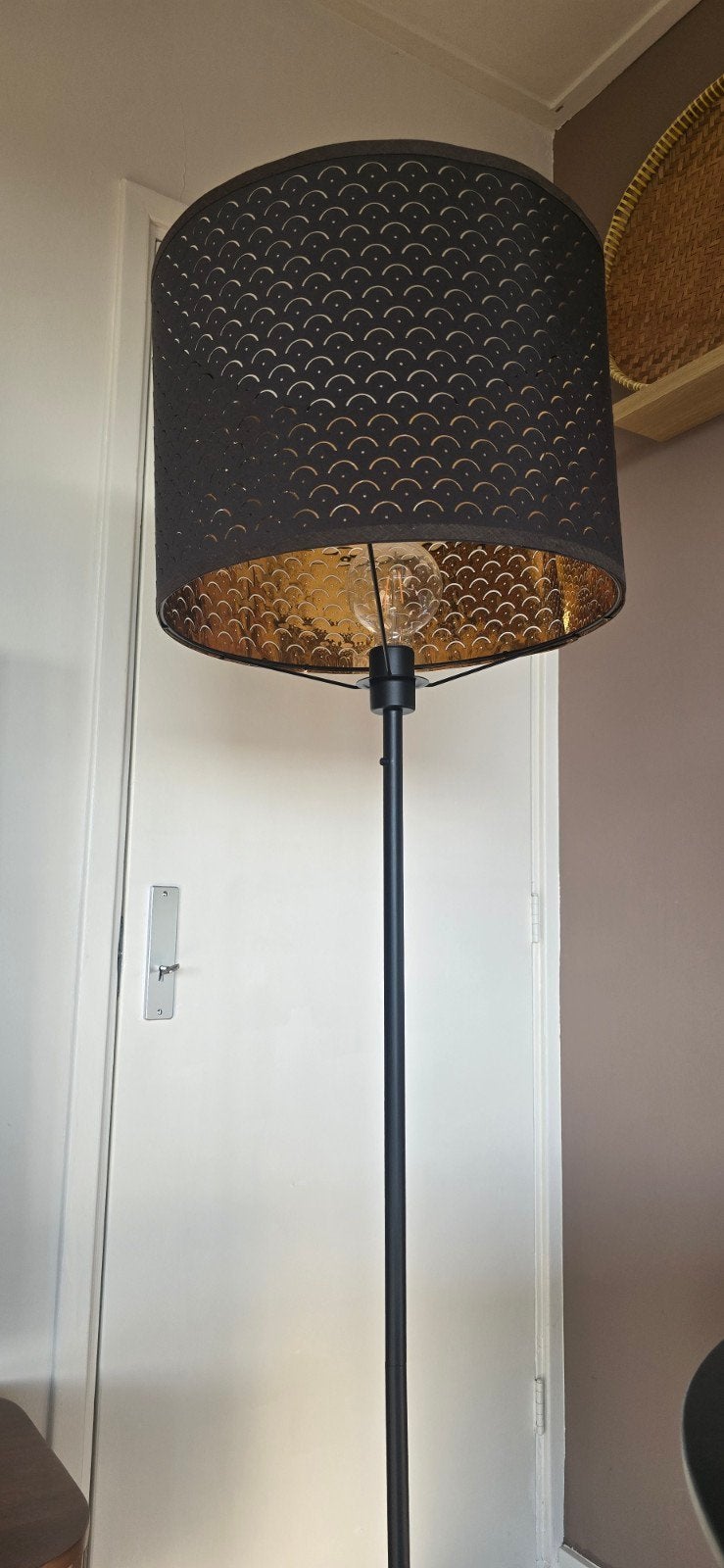 Ikea NYMÖ Skaftet staande lamp - sfeervol en chique, Huis en Inrichting, Ophalen, Gebruikt, Metaal, E27 (groot)