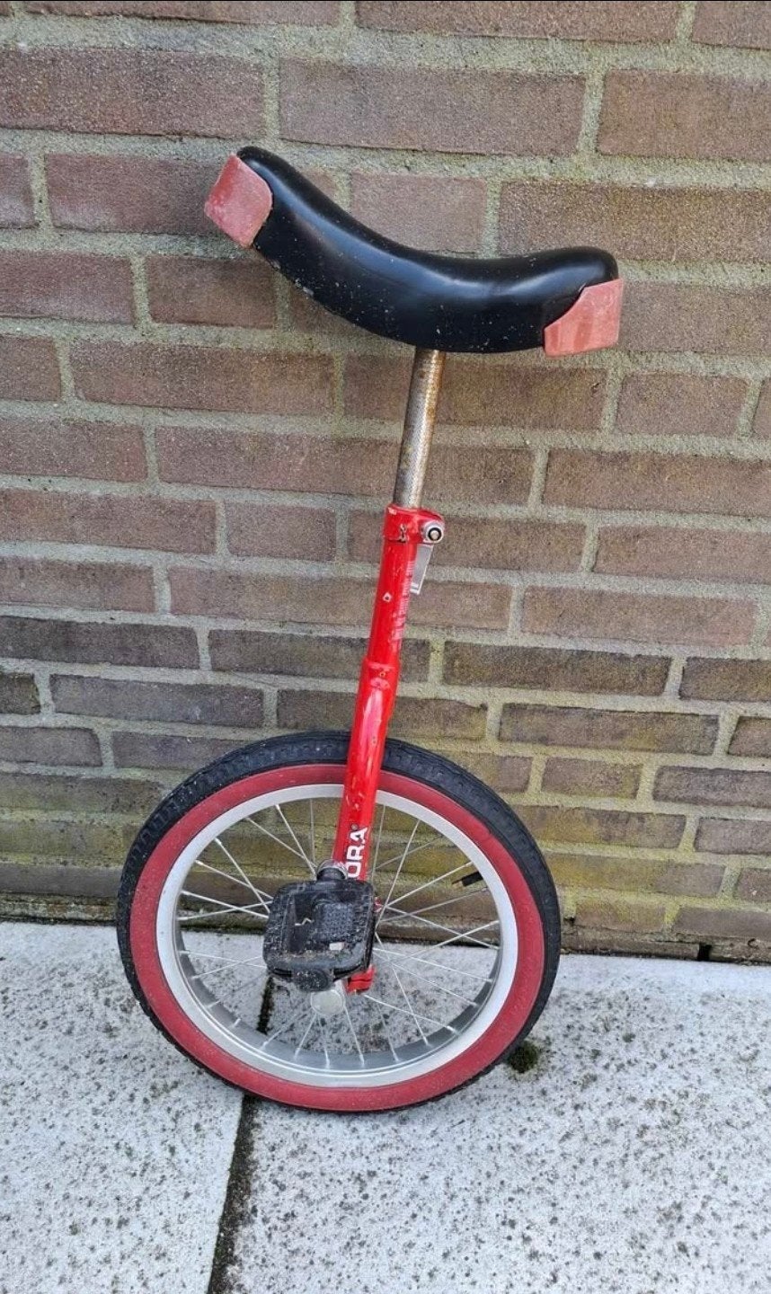 Eenwieler - Rood met Zwart Zadel, Fietsen en Brommers, Ophalen of Verzenden, Gebruikt