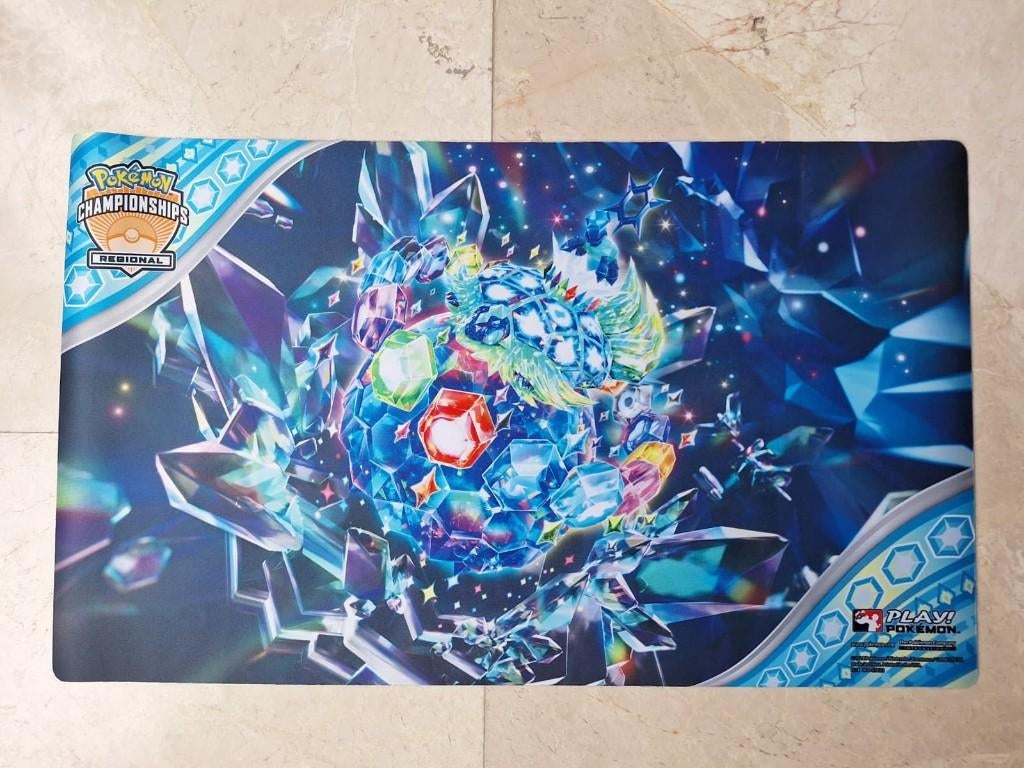 Terapagos - Pokémon TCG regional playmat, Ophalen of Verzenden, Nieuw, Overige typen