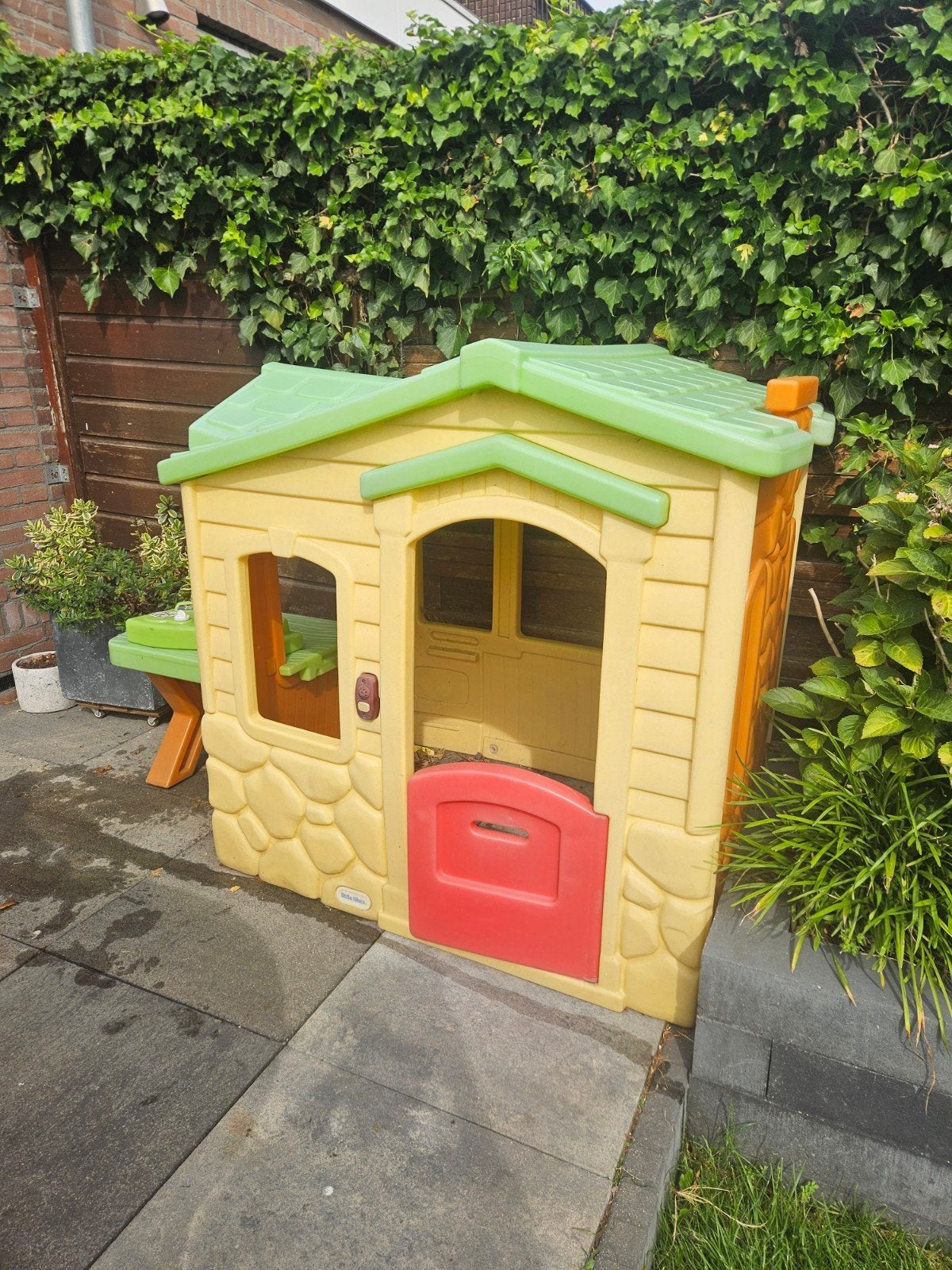 Little Tikes Speelhuisje met Picknicktafel, Kinderen en Baby's, Ophalen, Gebruikt, Kunststof
