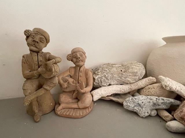 2 x vintage terracotta beeld  Muzikanten sitar  trom Turkije, Antiek en Kunst, Ophalen, Minder dan 20 cm, Handgemaakt, Steen of Keramiek