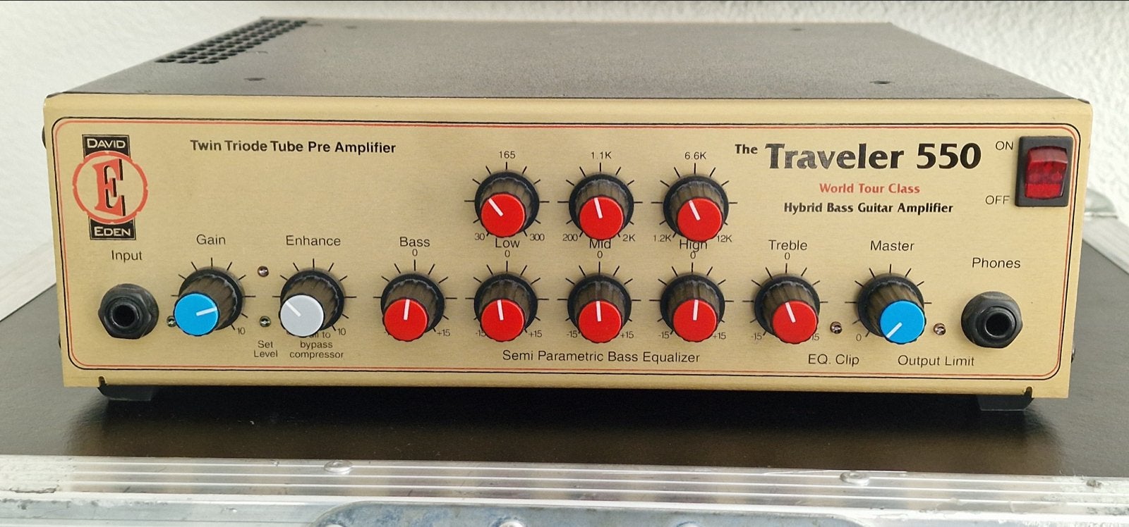 Eden WT550B The Traveler basgitaarversterker - Als nieuw!, Muziek en Instrumenten, Versterkers | Bas en Gitaar, Ophalen, Zo goed als nieuw