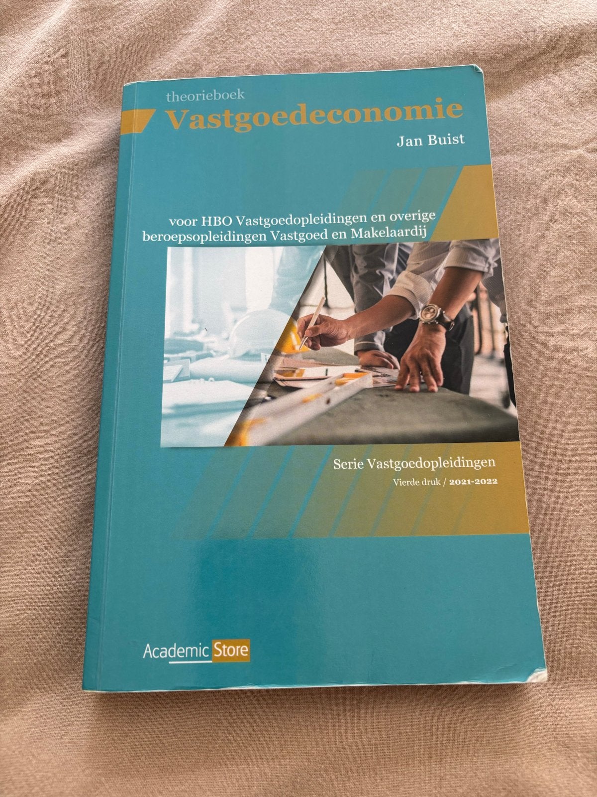 Vastgoedeconomie - Jan Buist - vierde druk, Boeken, Ophalen of Verzenden, Zo goed als nieuw, Overige niveaus, Economie