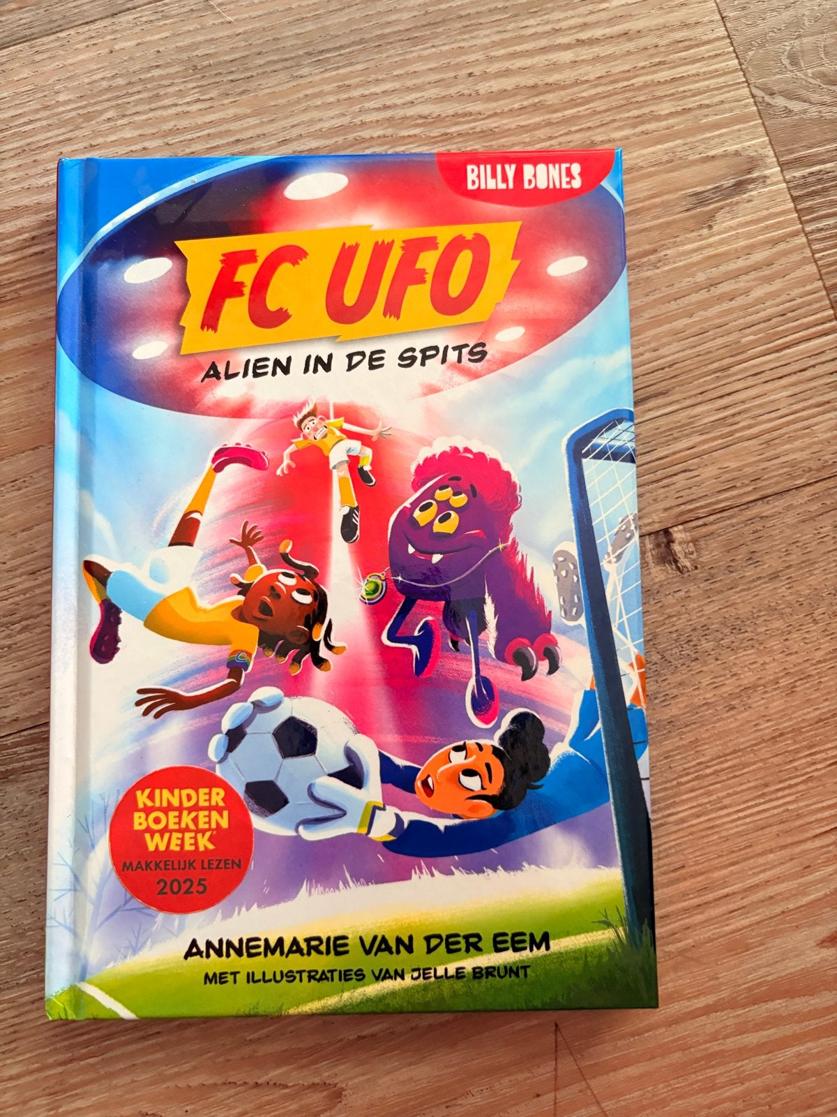 FC UFO: Alien in de spits - Annemarie van der Eem, Boeken, Ophalen of Verzenden, Zo goed als nieuw, Fictie algemeen