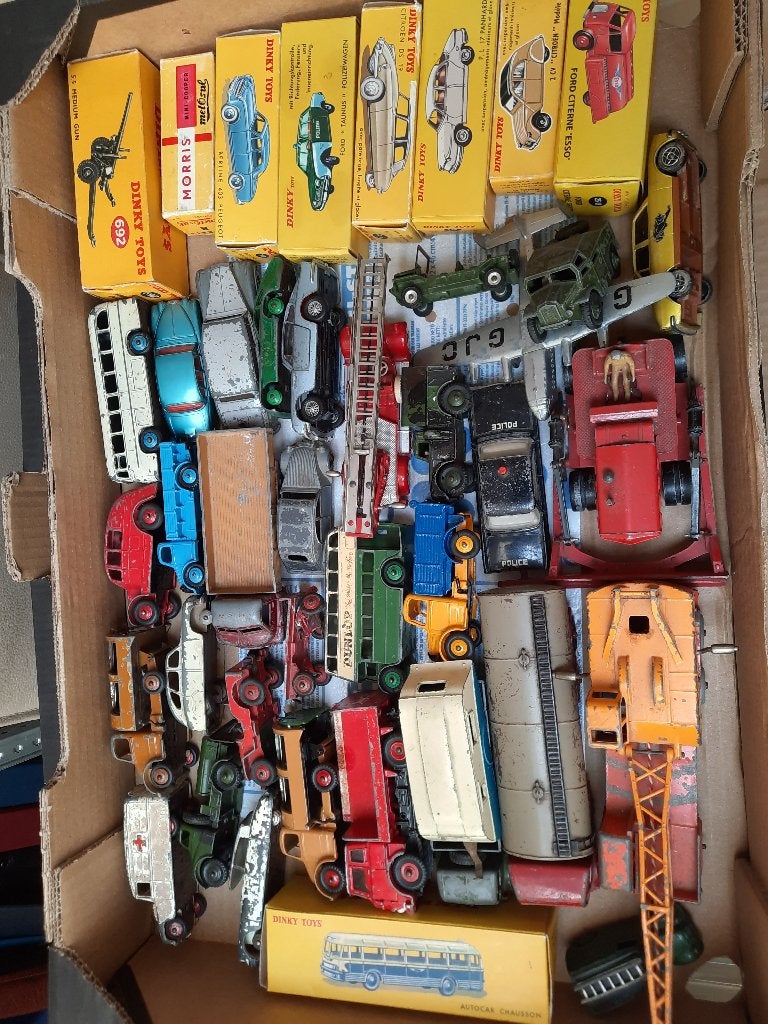 Dinky Toys. Grote partij van 43 stuks. Bieden vanaf 215 euro, Ophalen of Verzenden, Gebruikt, Auto, Dinky Toys
