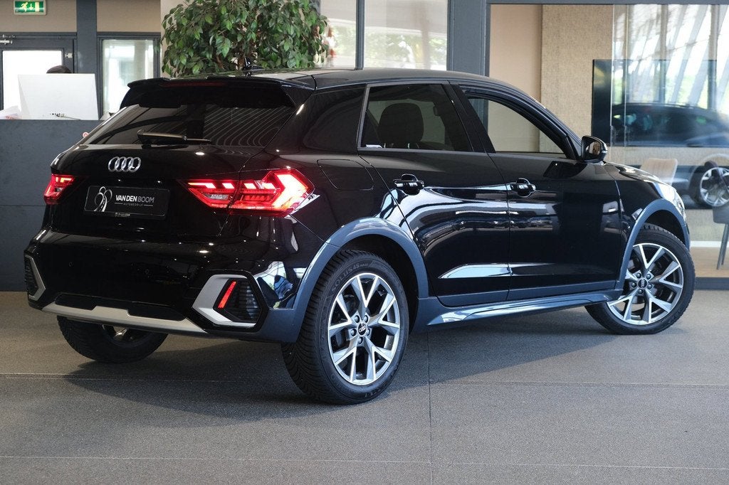 Audi A1 citycarver 25 TFSI Matrix Led Virtual ACC Pdc Stoelv, Auto's, Voorwielaandrijving, Stof, Zwart, 95 pk