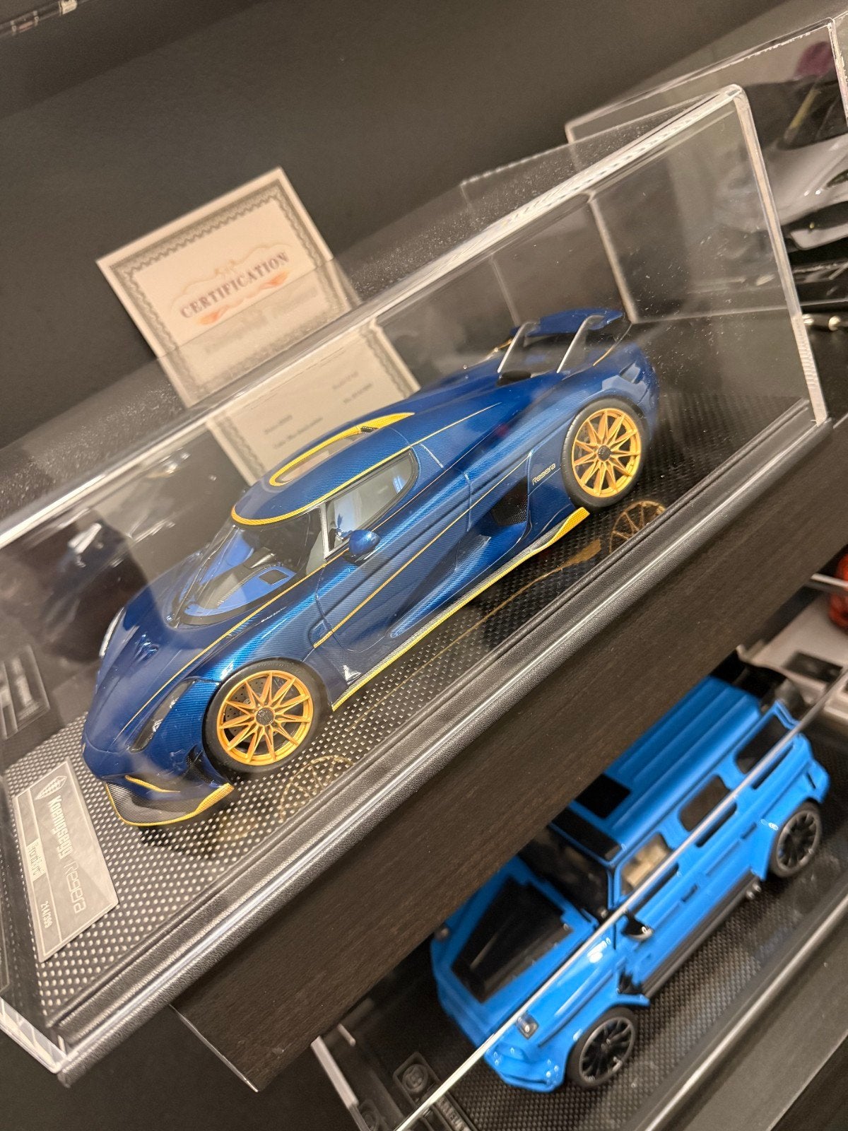 FrontiArt Koenigsegg Regera Blue Tinted Carbon ZGAN, Hobby en Vrije tijd, Modelauto's | 1:18, Ophalen of Verzenden, Zo goed als nieuw