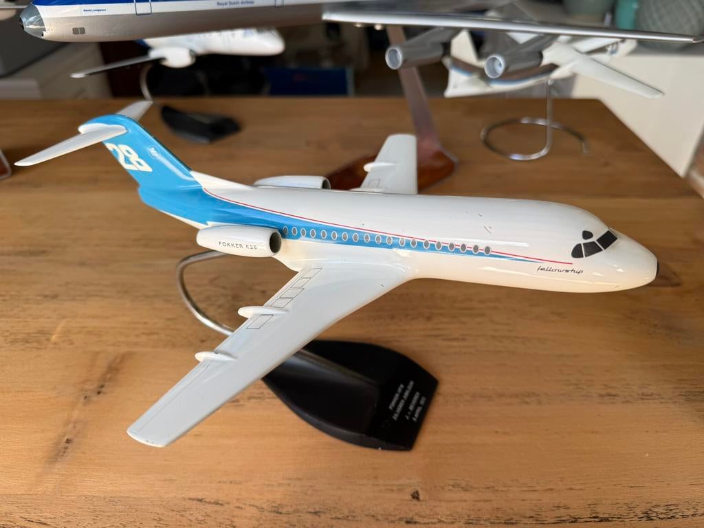 Metalen Verkuyl Fokker F-28 schaal 1/100, Ophalen, Zo goed als nieuw, Schaalmodel