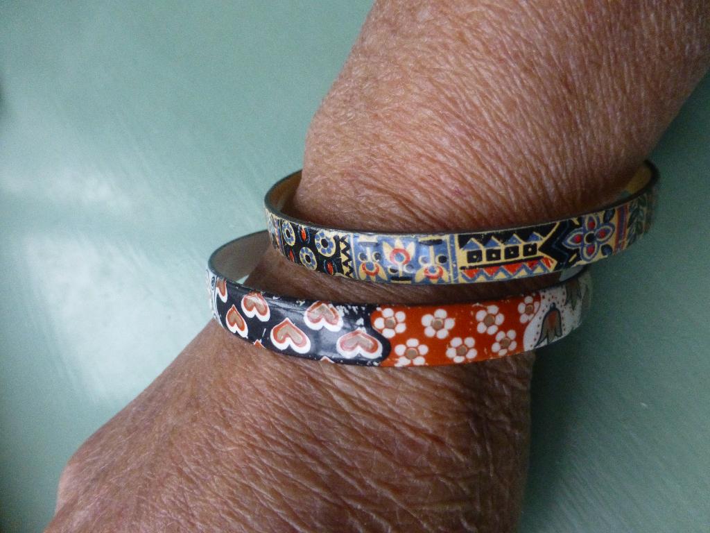 set van 2 Vintage Oostenrijkse Emaille Armbanden 'Laureana", Sieraden, Tassen en Uiterlijk, Verzenden, Overige materialen, Armband
