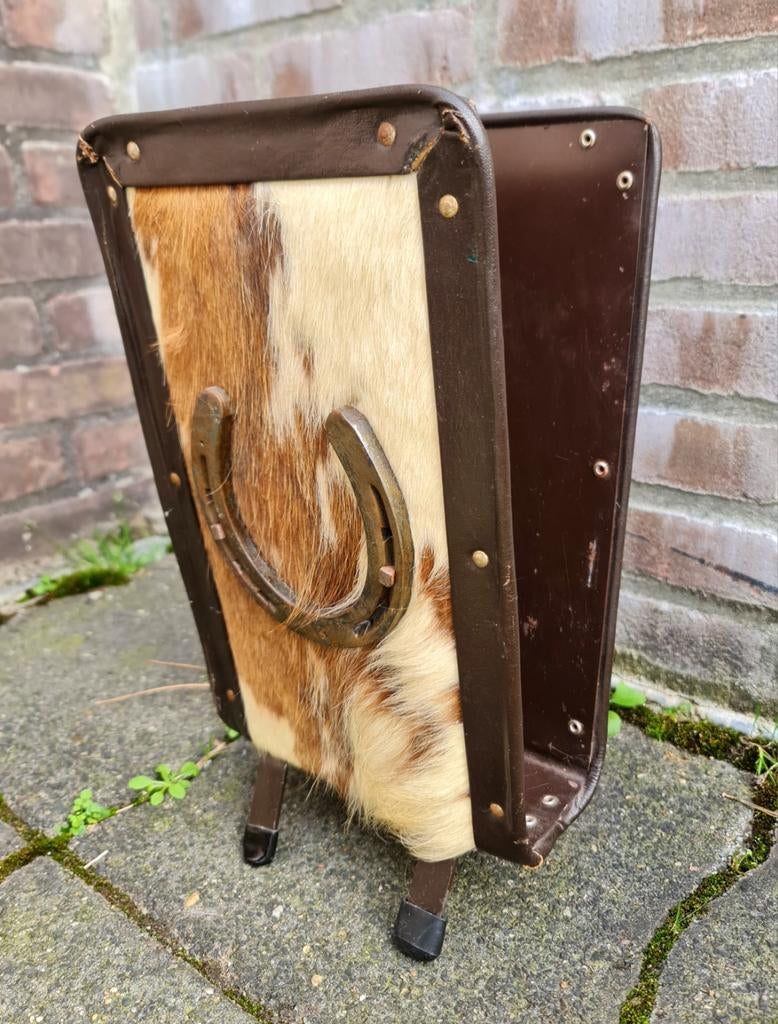 Lectuurbak krantenbak dierenhuid vintage zeldzaam uniek, Huis en Inrichting, Woonaccessoires | Krantenbakken en Lectuurbakken