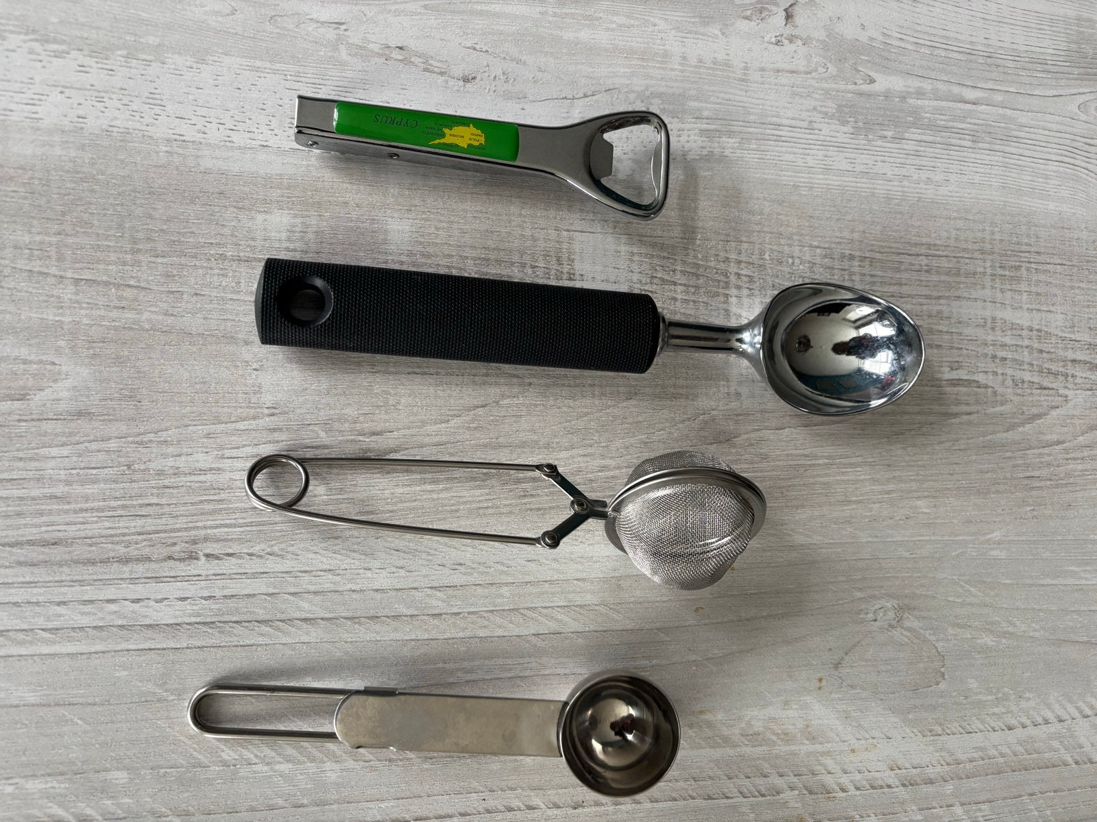 Diverse keukenbenodigdheden: ijsschep, theezeef, opener, Zilver, Ophalen of Verzenden, Metaal, Overige typen