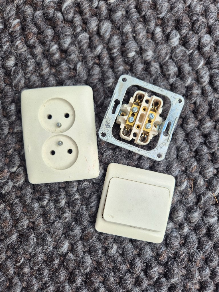 Tasje schakelmateriaal, Ophalen, Gebruikt, Overige merken, Schakelaar